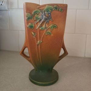 Roseville USA pottery columbine vase. Approx 8 inches no chips !